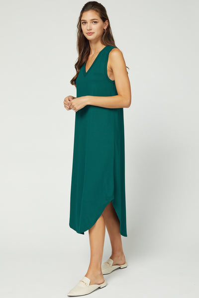 Side view of sleeveless v-neck midi and rounded hi-lo hem in hunter green.