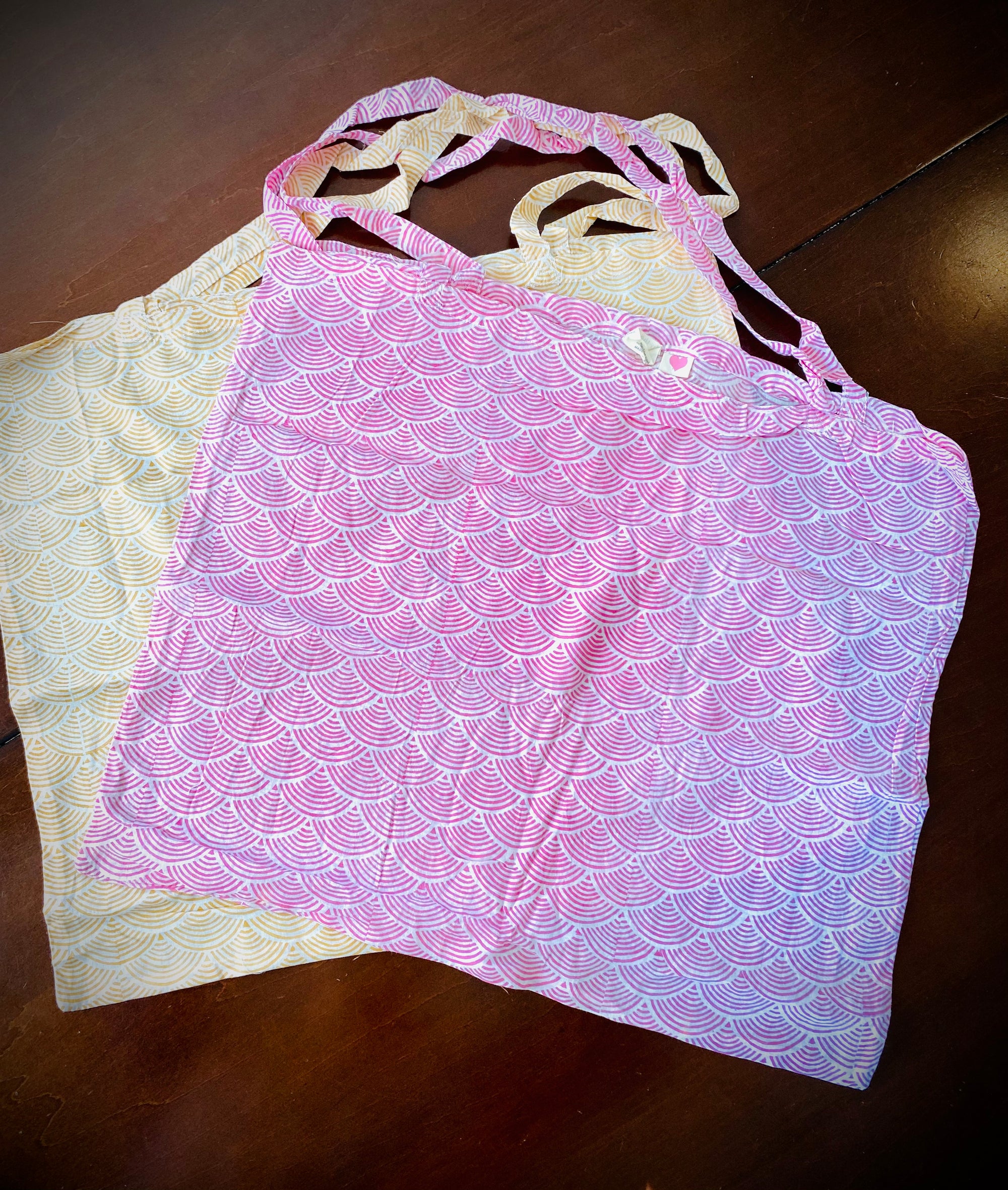 Reusable grocery bags foldable. Yellow and pink wave pattern.