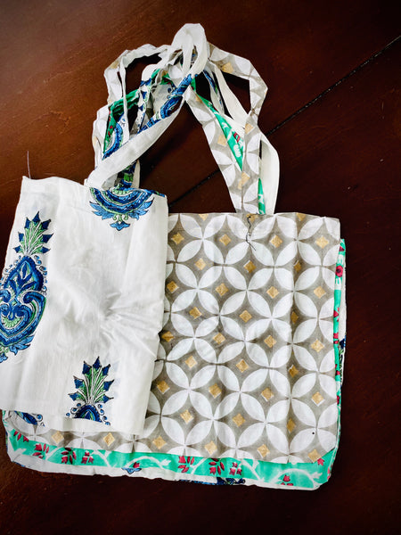 Reusable grocery bags washable. Four bags in three different patterns. 