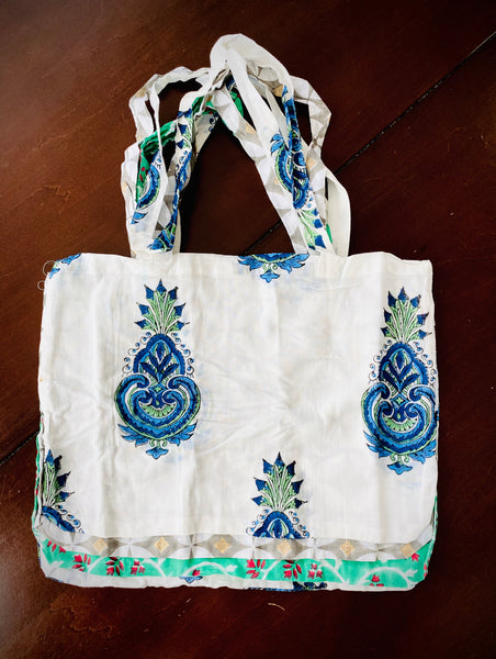 Reusable grocery bags washable. 4 pack of three different patterns.