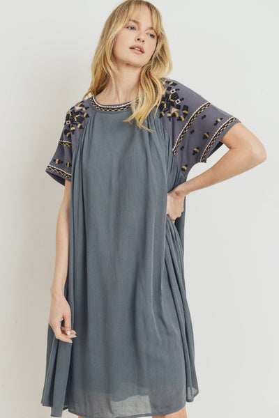 Closer view of grey boho dress for women. Short sleeve. Loose fit.
