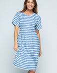 Woman's short sleeve midi dress with short sleeve. Blue cotton with white stripes and pockets.