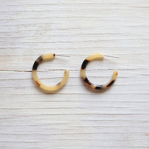 Small tortoise shell hoops.