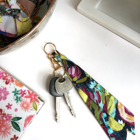 Scarf key chain in lilac floral print.