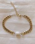 Minimalist Gold Bracelet with Pearl for Women.