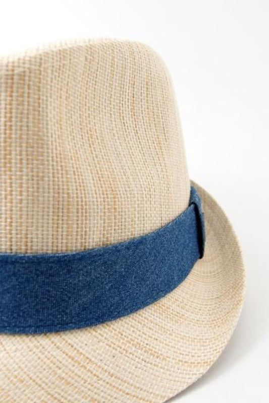 Women&#39;s straw fedora hat with light chambray band.