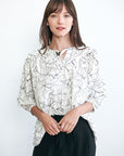 Womens black and white blouse with 3/4 length sleeves.