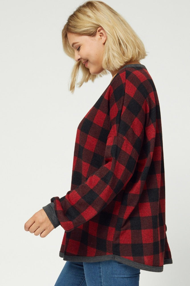 Women&#39;s plus size buffalo plaid pajamas. Side view.